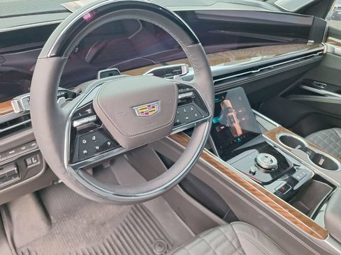 Used 2025 Cadillac Escalade Sport Platinum w/ LPO, Floor Liner Package AWD/4WD image 8
