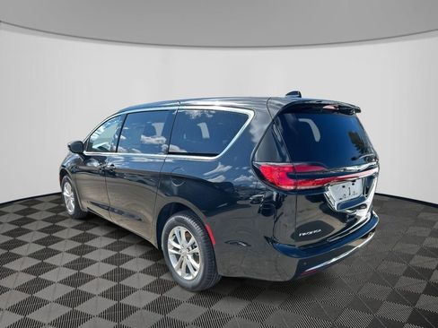 New 2026 Chrysler Pacifica Select image 3