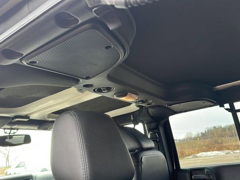 Used 2016 Jeep Wrangler Unlimited Sahara image 14