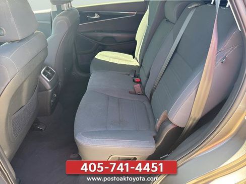 Used 2019 Kia Sorento FWD V6 image 15