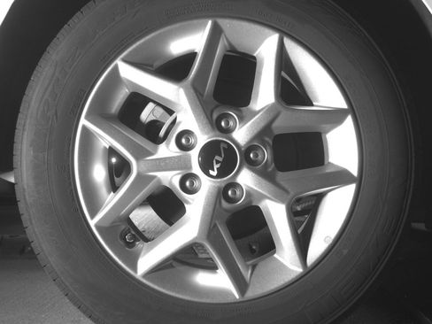 Used 2025 Kia Soul LX w/ LX Technology Package FWD image 12