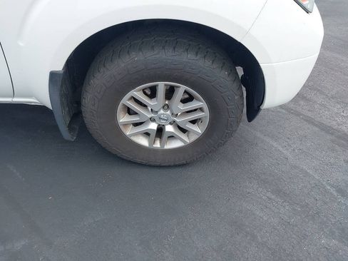 Used 2018 Nissan Frontier SV AWD/4WD image 9