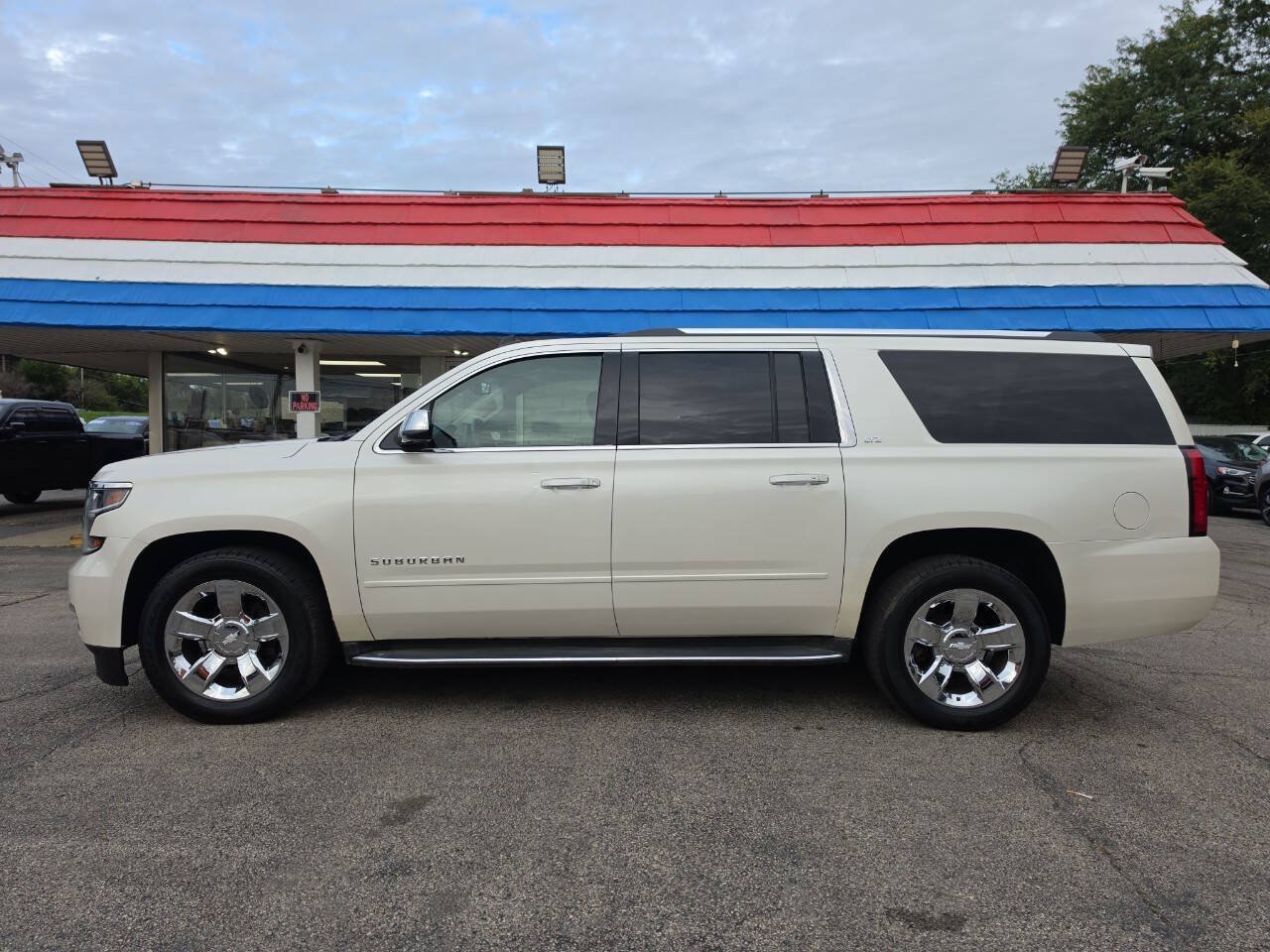 Used 2015 Chevrolet Suburban LTZ AWD/4WD image 3