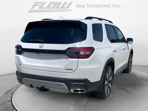 Certified 2025 Honda Pilot Touring image 9