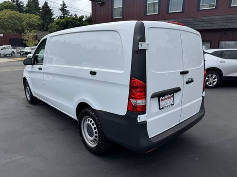 Used 2021 Mercedes-Benz Metris image 2