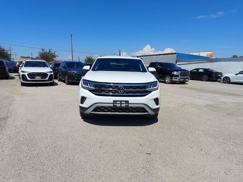 Used 2023 Volkswagen Atlas Cross Sport SE FWD image 2