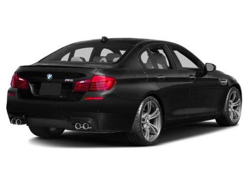 Used 2015 BMW M5 RWD image 2