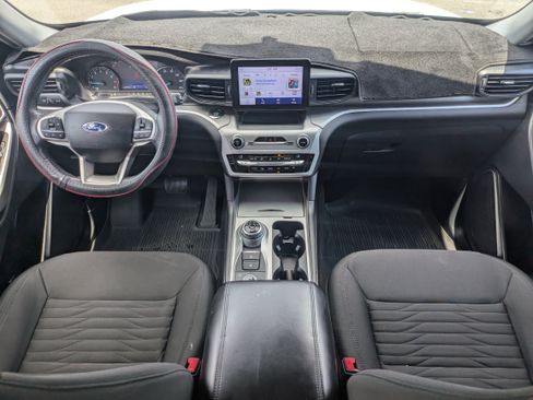 Used 2021 Ford Explorer XLT image 15