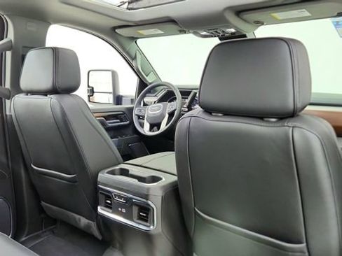 Used 2025 GMC Sierra 3500 Denali w/ Denali Reserve Package image 29