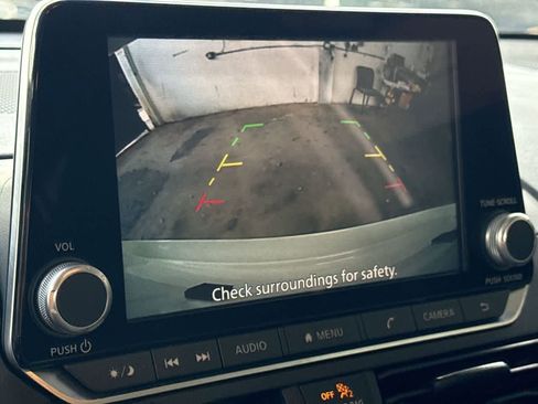 Used 2025 Nissan Altima 2.5 SV FWD image 19