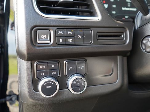 Used 2023 GMC Yukon SLT w/ SLT Premium Package AWD/4WD image 14