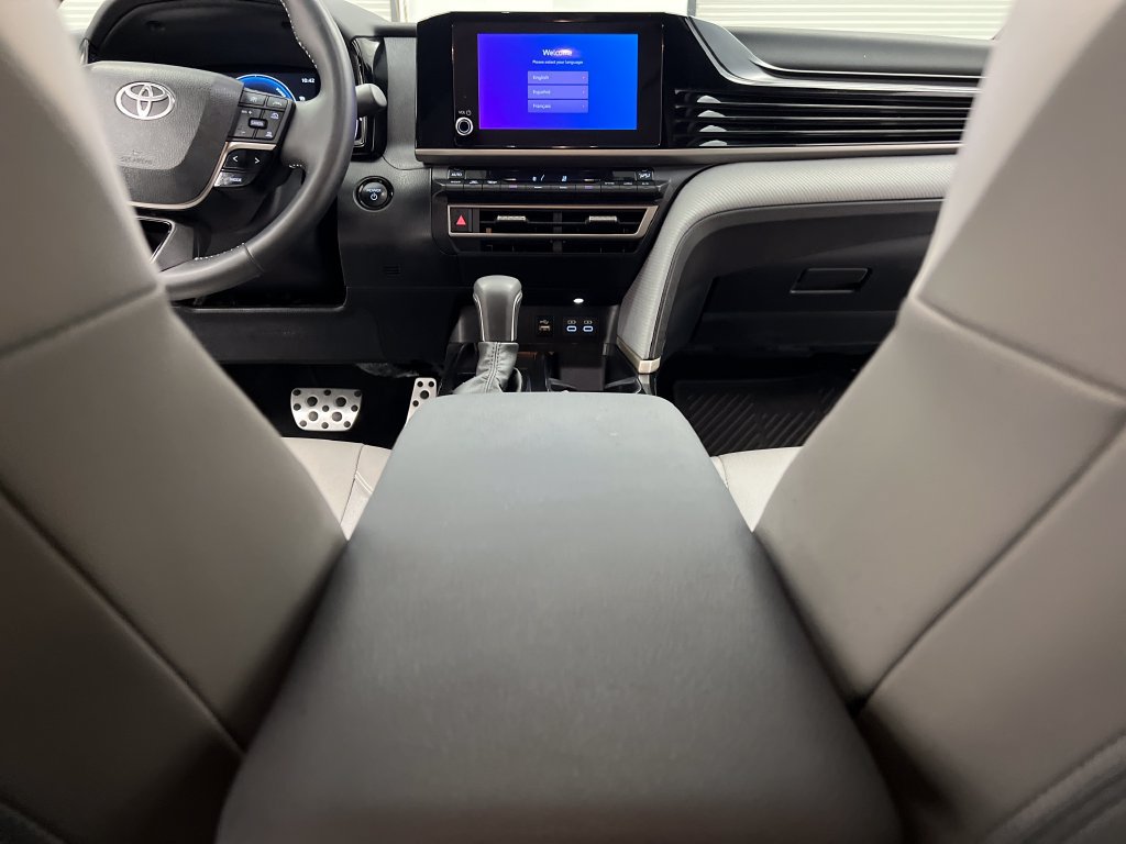 Used 2025 Toyota Camry SE FWD image 41