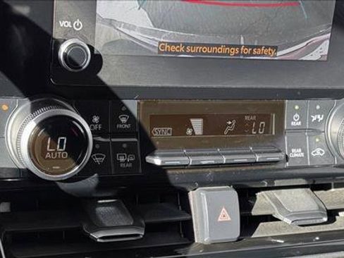 Certified 2024 Toyota Highlander XLE image 15