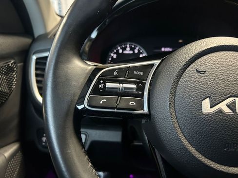 Used 2022 Kia Seltos EX image 17