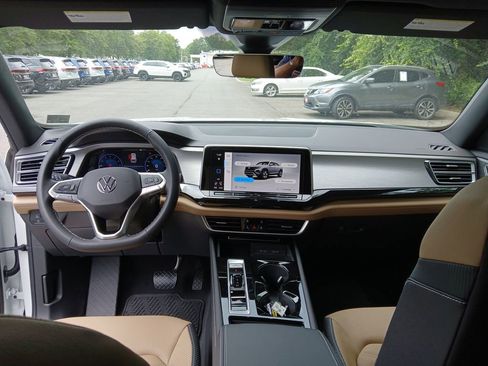 New 2026 Volkswagen Atlas Cross Sport SE image 12