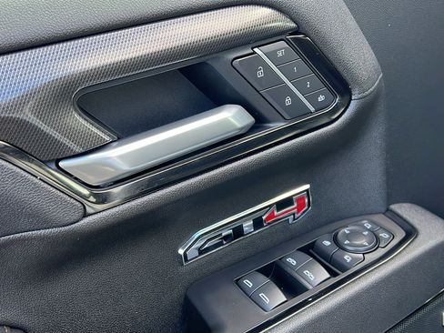 Used 2025 GMC Sierra 1500 AT4 AWD/4WD image 17