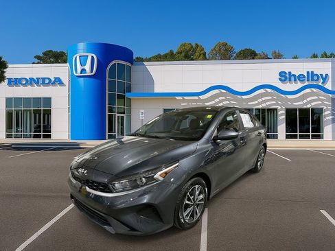 Used 2023 Kia Forte LXS image 4