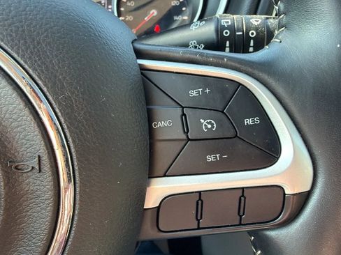 Used 2019 Jeep Compass Latitude FWD image 13