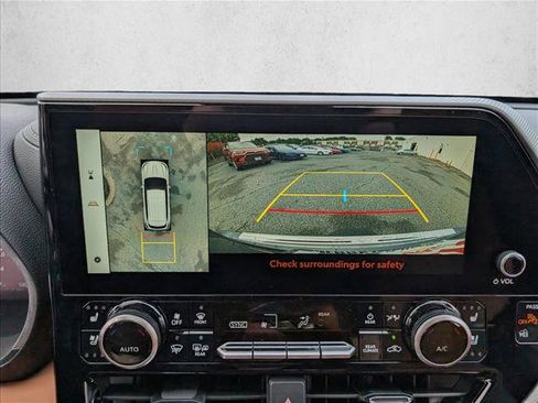 New 2025 Toyota Highlander Platinum image 28