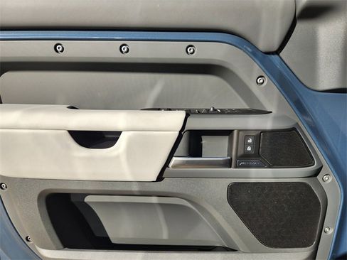 Used 2026 Land Rover Defender 110 S image 15