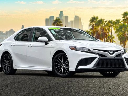 Used 2023 Toyota Camry SE FWD image 2