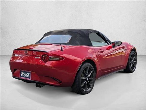 Used 2017 MAZDA MX-5 Miata Club RWD image 5