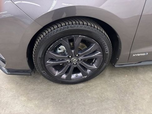 Used 2021 Toyota Sienna XSE image 6