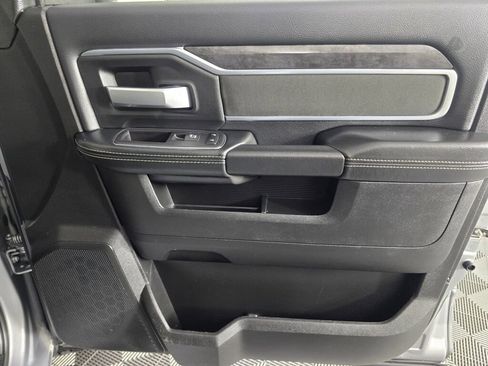 Used 2024 RAM 3500 Big Horn image 39