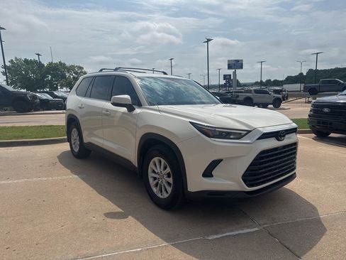 Used 2024 Toyota Grand Highlander XLE FWD image 9