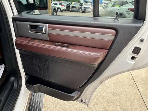 Used 2016 Ford Expedition Platinum AWD/4WD image 16