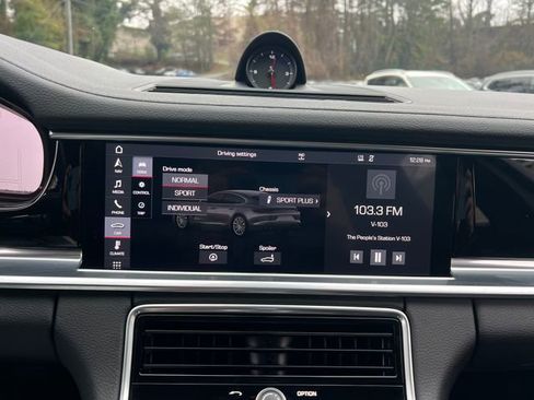 Used 2019 Porsche Panamera image 27