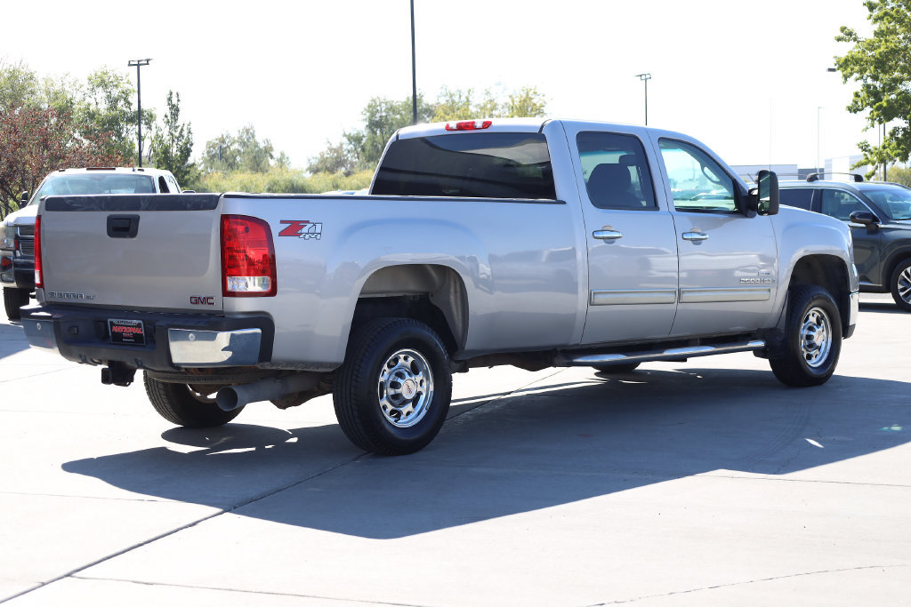 Used 2008 GMC Sierra 2500 SLT w/ Z71 Off-Road Package AWD/4WD image 6
