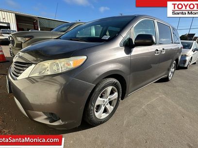 Used 2012 Toyota Sienna LE w/ Towing Pkg