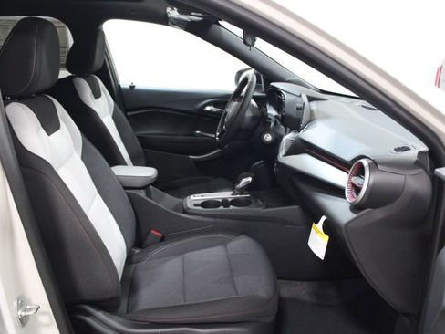 New 2026 Chevrolet Trax RS w/ Sunroof Package image 24