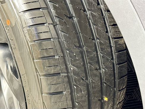 Used 2022 Tesla Model Y Long Range image 36