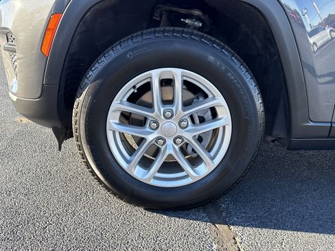 Used 2025 Jeep Grand Cherokee Laredo X w/ Luxury Tech Group I image 12