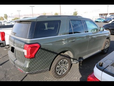 Used 2022 Ford Expedition XLT image 5