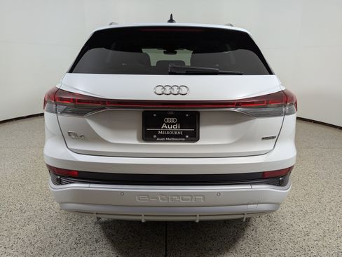 Certified 2023 Audi Q4 e-tron Prestige image 6