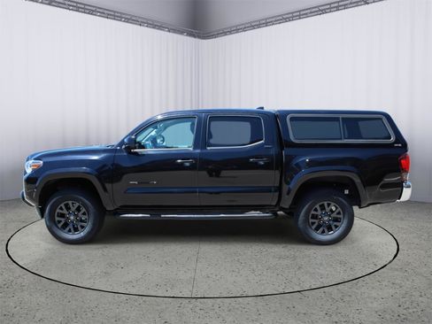 Used 2020 Toyota Tacoma SR5 RWD image 5