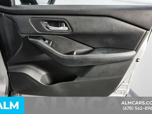 Used 2025 Nissan Rogue SV FWD image 41
