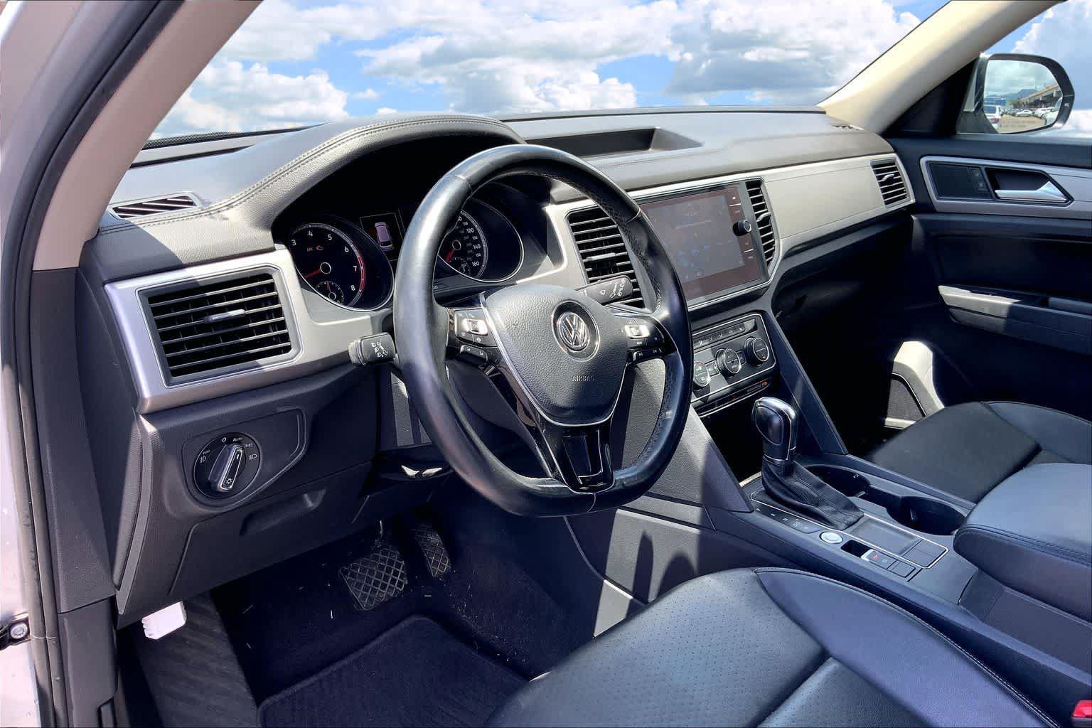 Used 2019 Volkswagen Atlas SE w/ Towing Package FWD image 2