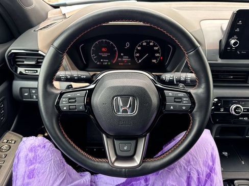 Used 2024 Honda Pilot TrailSport image 14
