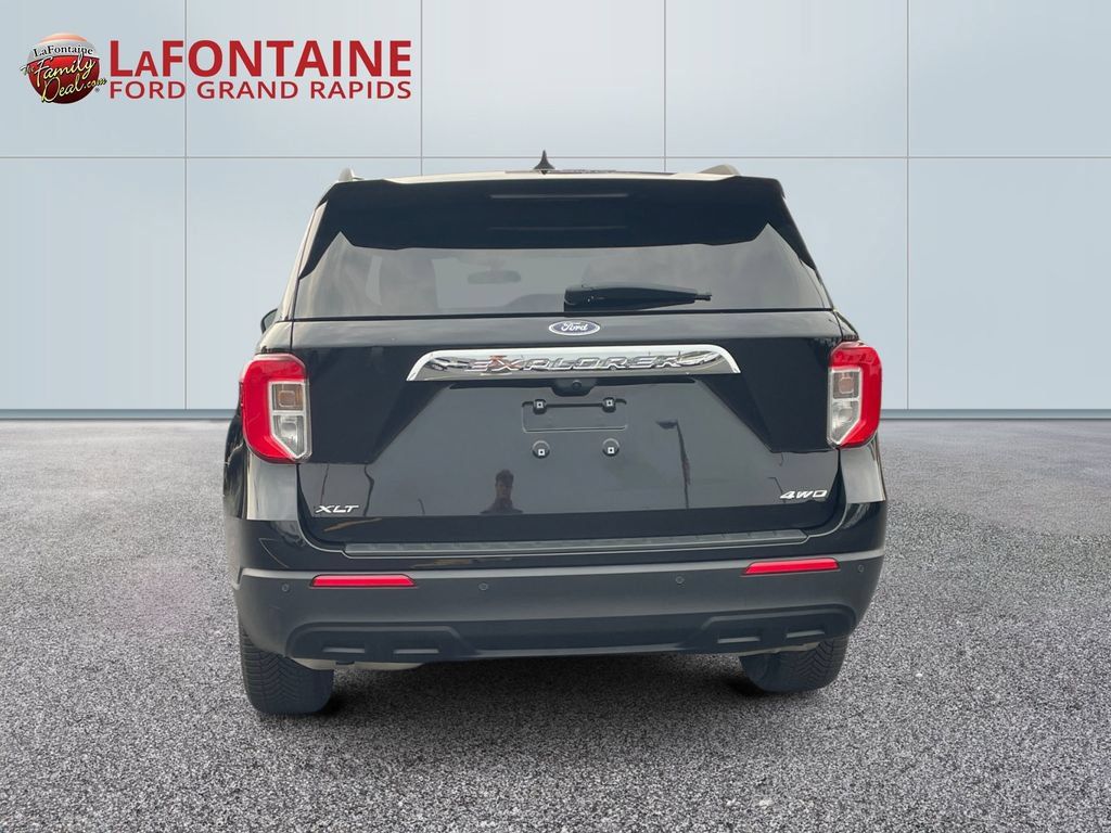 Used 2024 Ford Explorer XLT AWD/4WD image 6