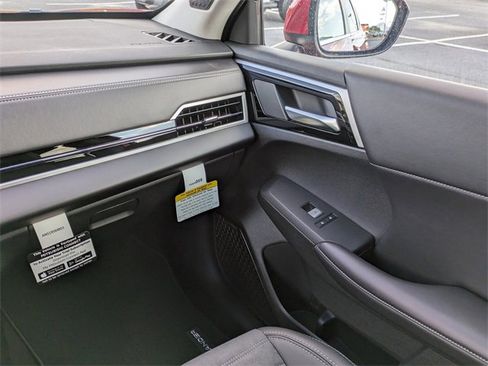 New 2025 Mitsubishi Outlander SE image 18