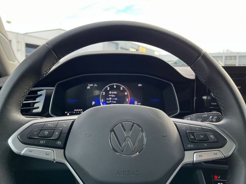 Used 2025 Volkswagen Jetta SE image 29