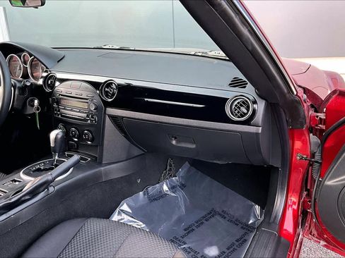 Used 2006 MAZDA MX-5 Miata Sport image 16