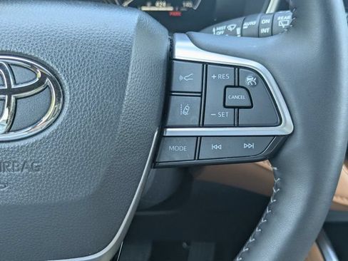 Used 2026 Toyota Highlander Platinum AWD/4WD image 23