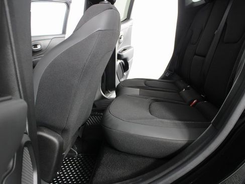 Used 2022 Jeep Renegade Altitude w/ Convenience Group image 15