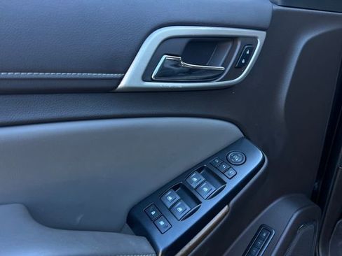 Used 2020 GMC Yukon XL Denali w/ Denali Premium Package image 11