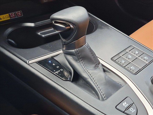Used 2024 Lexus UX 250h FWD w/ Premium Package image 12